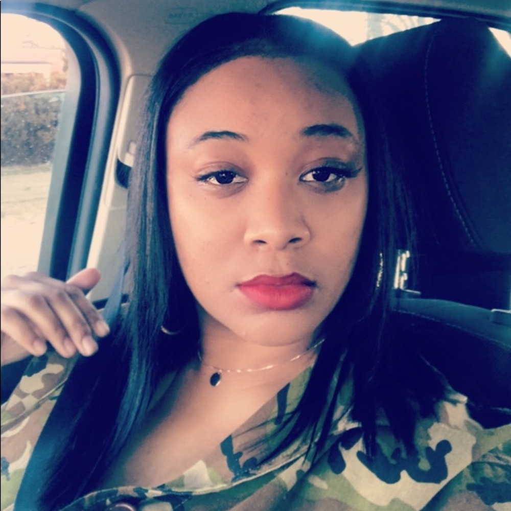 Meet your Posher, Domonique